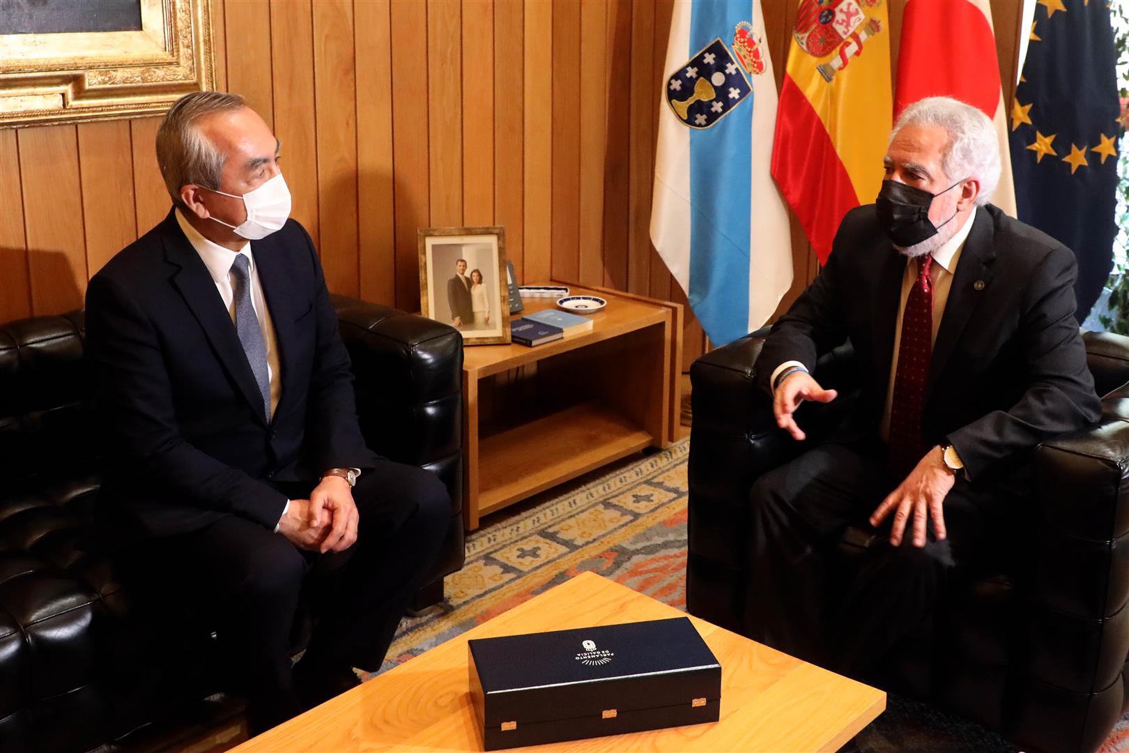 Foto da noticia:O embaixador de Xapón visita o Parlamento de Galicia